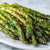 Gr&uuml;ner Ofenspargel mit Parmesan