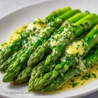 Gr&uuml;ner Spargel Kr&auml;uterbutter in 20 Min