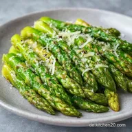Gr&uuml;ner Spargel Parmesan: F&uuml;r 4 Personen