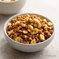 Knuspriges BananenchipsGranola Rezept ohne Zucker