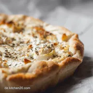 Low Carb Pizza vom Blech: Knuspriger Quark-Mandel-Teig