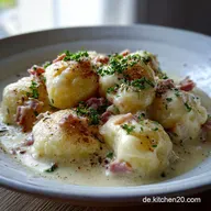 Schnelle Kartoffelkn&ouml;del in Schinken Sahne So&szlig;e als einfaches Essen: Cremig & Schnell
