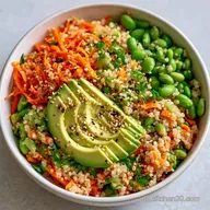 Vegetarische Bowl mit Quinoa