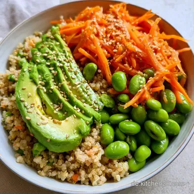 Vegetarische Bowl mit Quinoa Rezeptkarte