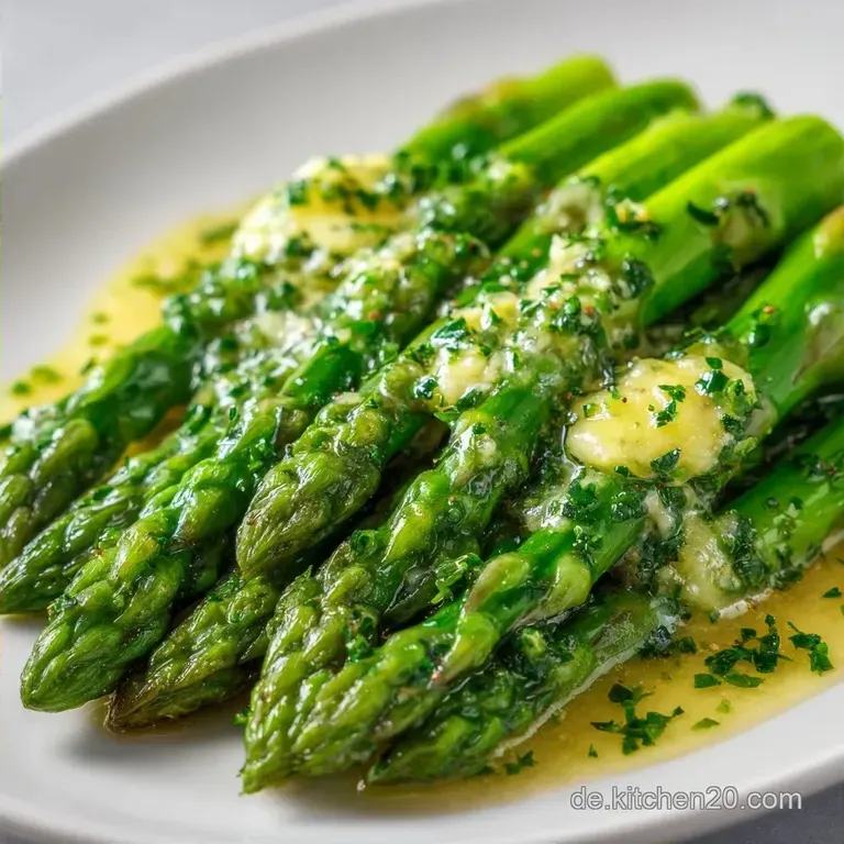 Gr&uuml;ner Spargel Kr&auml;uterbutter: Knackig & Goldbraun