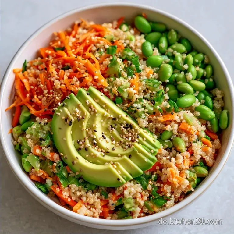 Vegetarische Bowl mit Quinoa und Avocado